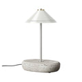 技术标题（荷兰语）： **Moderne tafellamp met betonnen base en metalen kap**